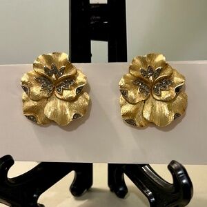 Vintage Trudeau Pansy Flower Rinestone earrings